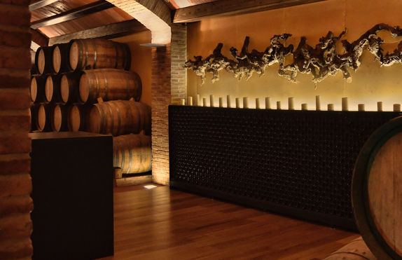 El interior de las bodegas Rhey