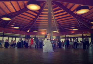 Baile nupcial de los novios en la finca (Zaragoza)