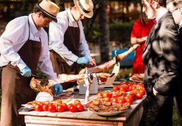 Cortador de jamón disponible durante el catering de tu boda o evento